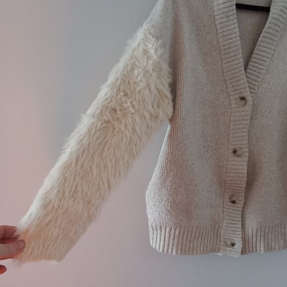 OAK + FORT cream cardigan with faux fur sleeves - Picture 4 of 10